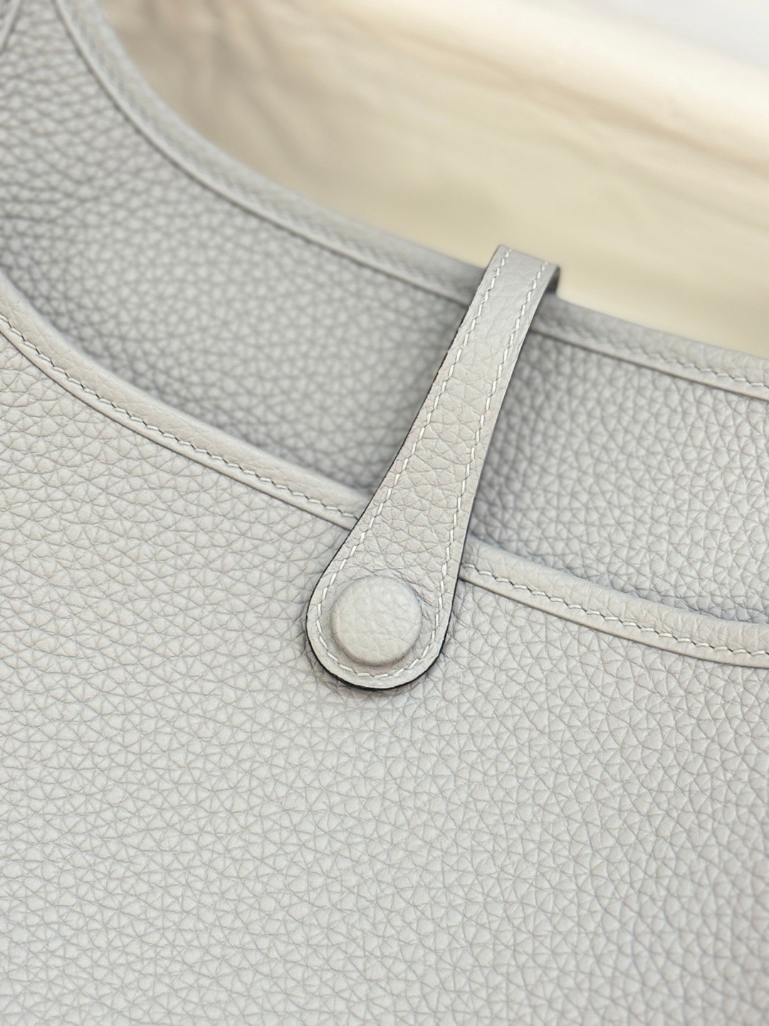 Evelyne 23 TC皮斜背包木偶灰_3