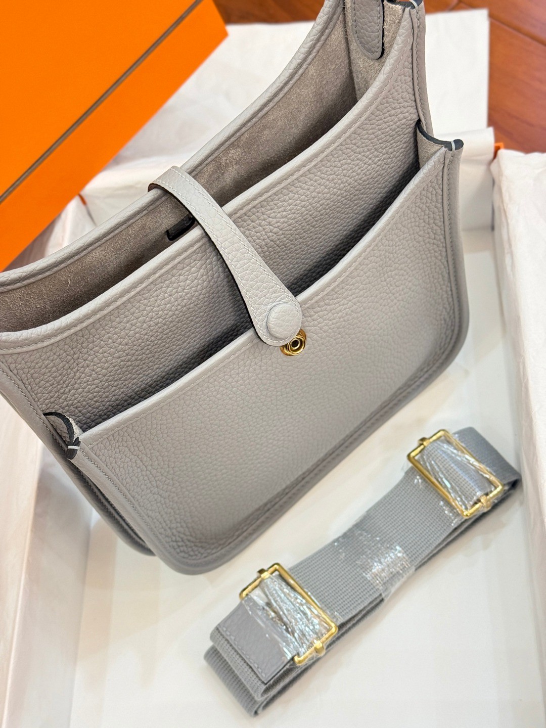 Evelyne 23 TC皮斜背包木偶灰_8