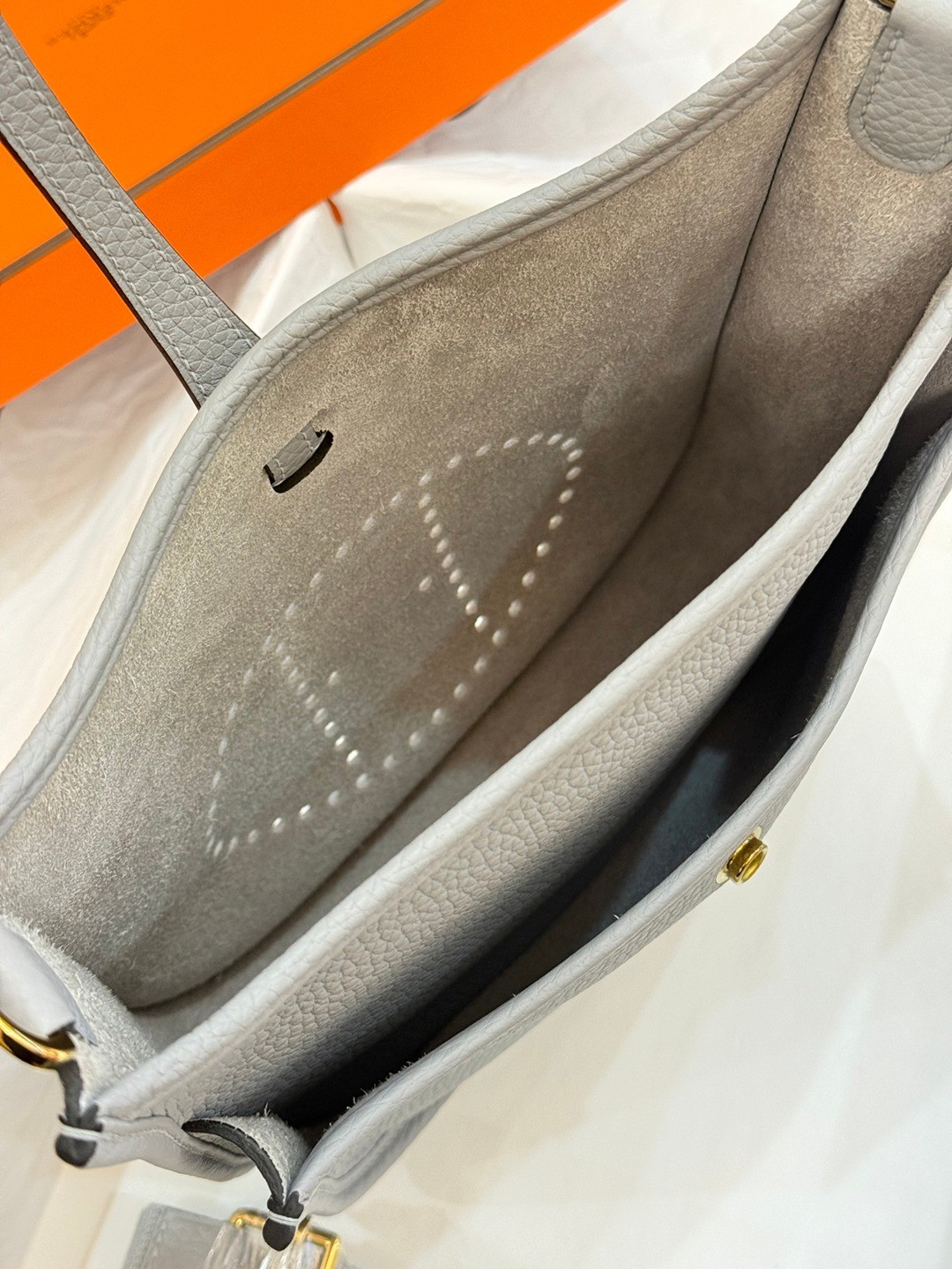 Evelyne 23 TC皮斜背包木偶灰_4