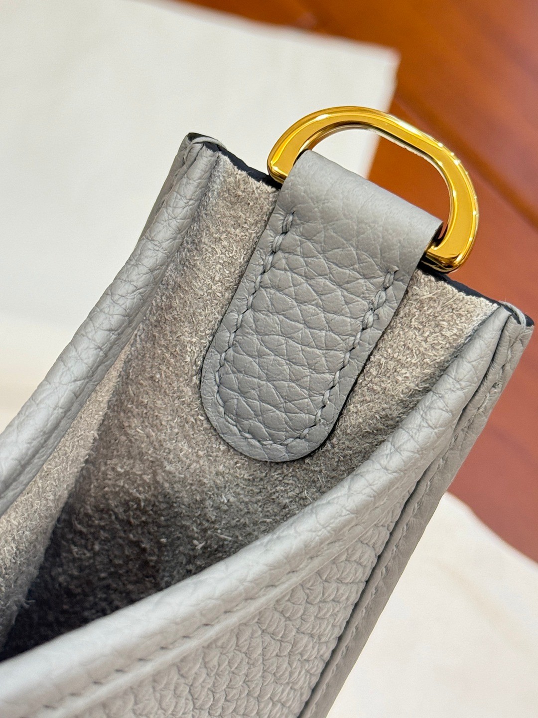 Evelyne 23 TC皮斜背包木偶灰_5