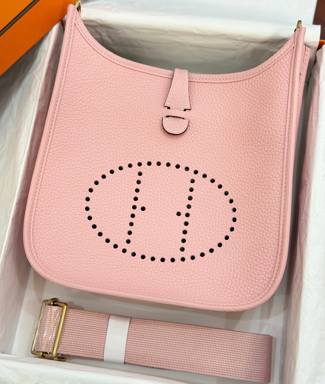 Evelyne 23 TC皮斜背包粉