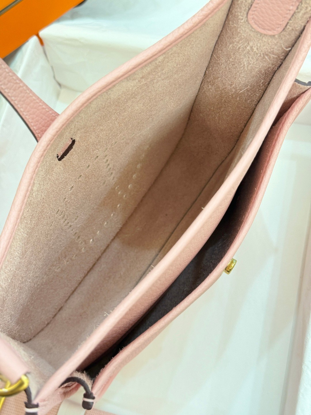 Evelyne 23 TC皮斜背包粉_10