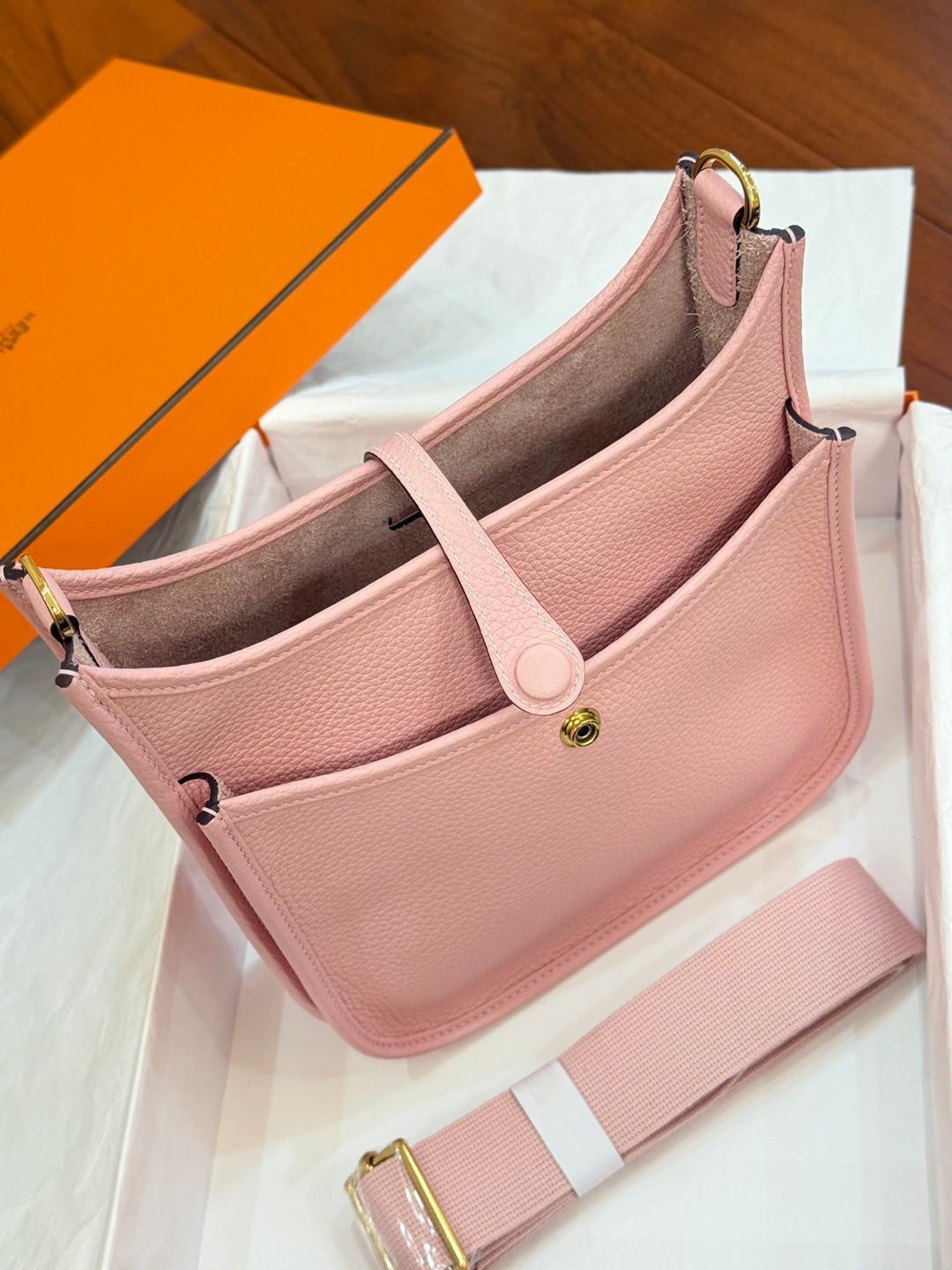 Evelyne 23 TC皮斜背包粉_8