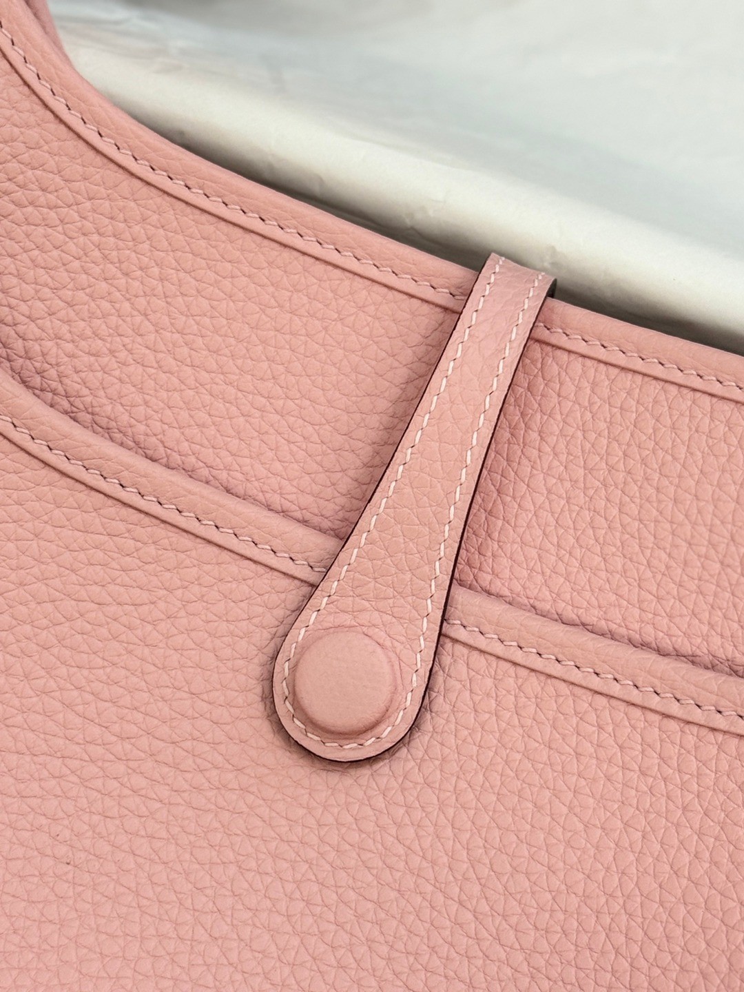 Evelyne 23 TC皮斜背包粉_6