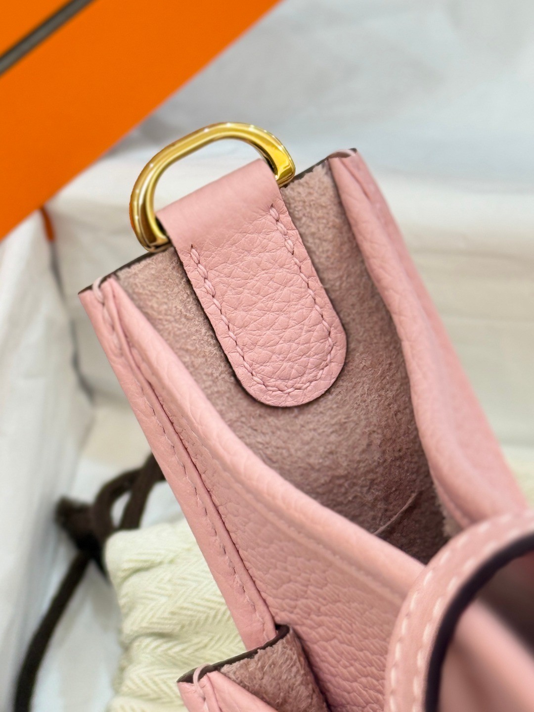 Evelyne 23 TC皮斜背包粉_5