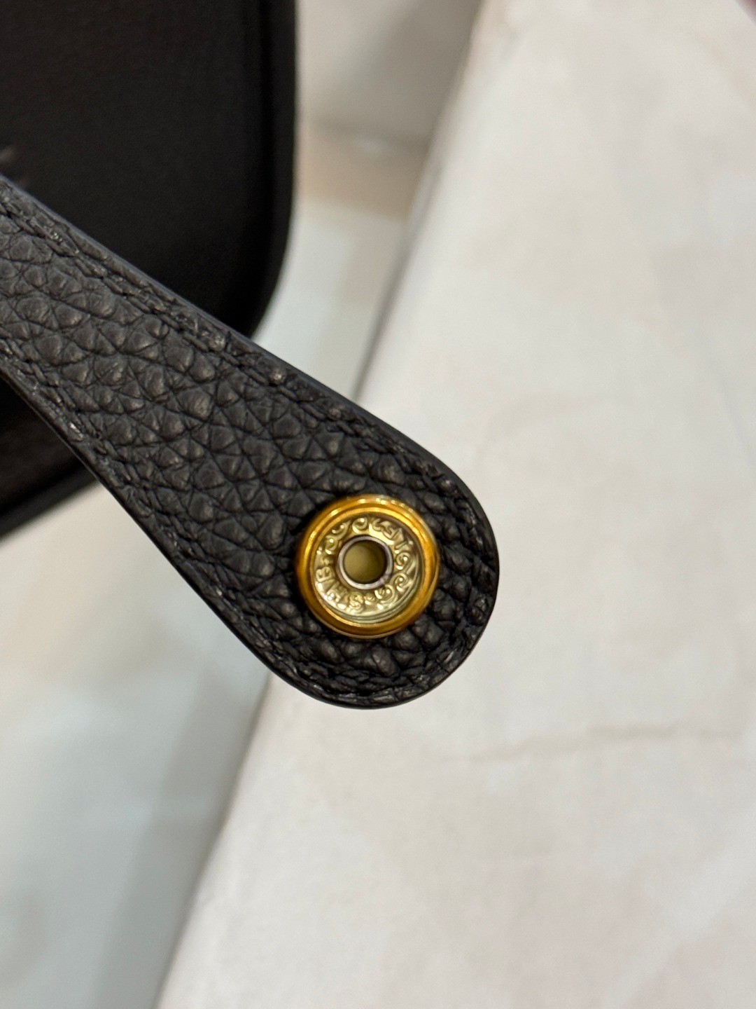 Evelyne 23 TC皮斜背包黑色_8