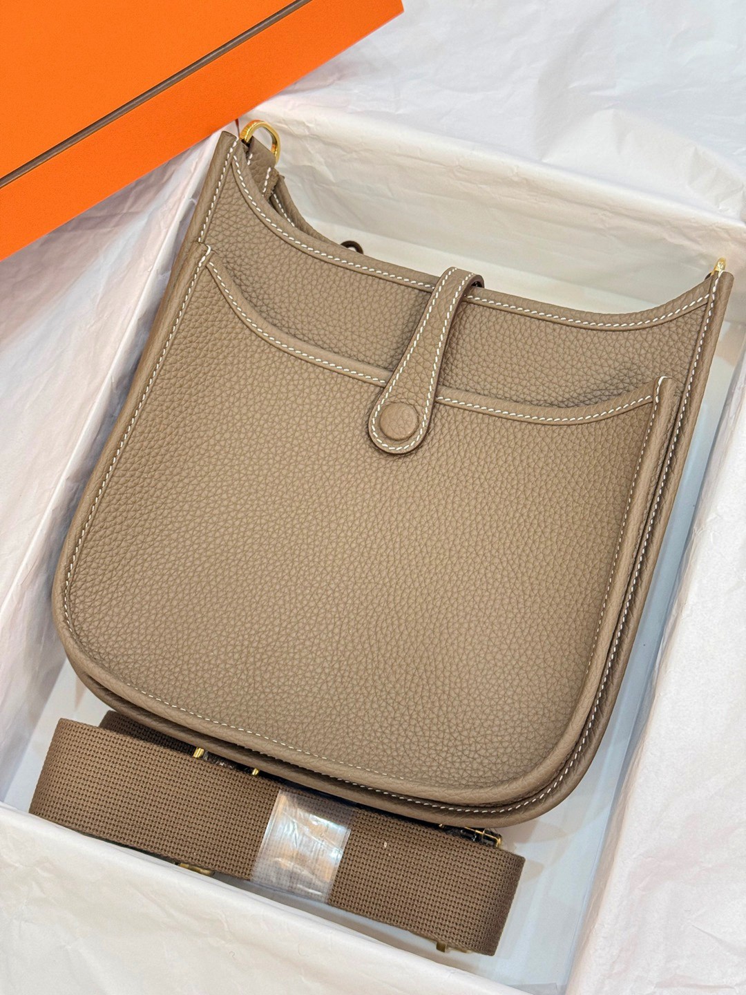 Evelyne 23 TC皮斜背包大象灰_2