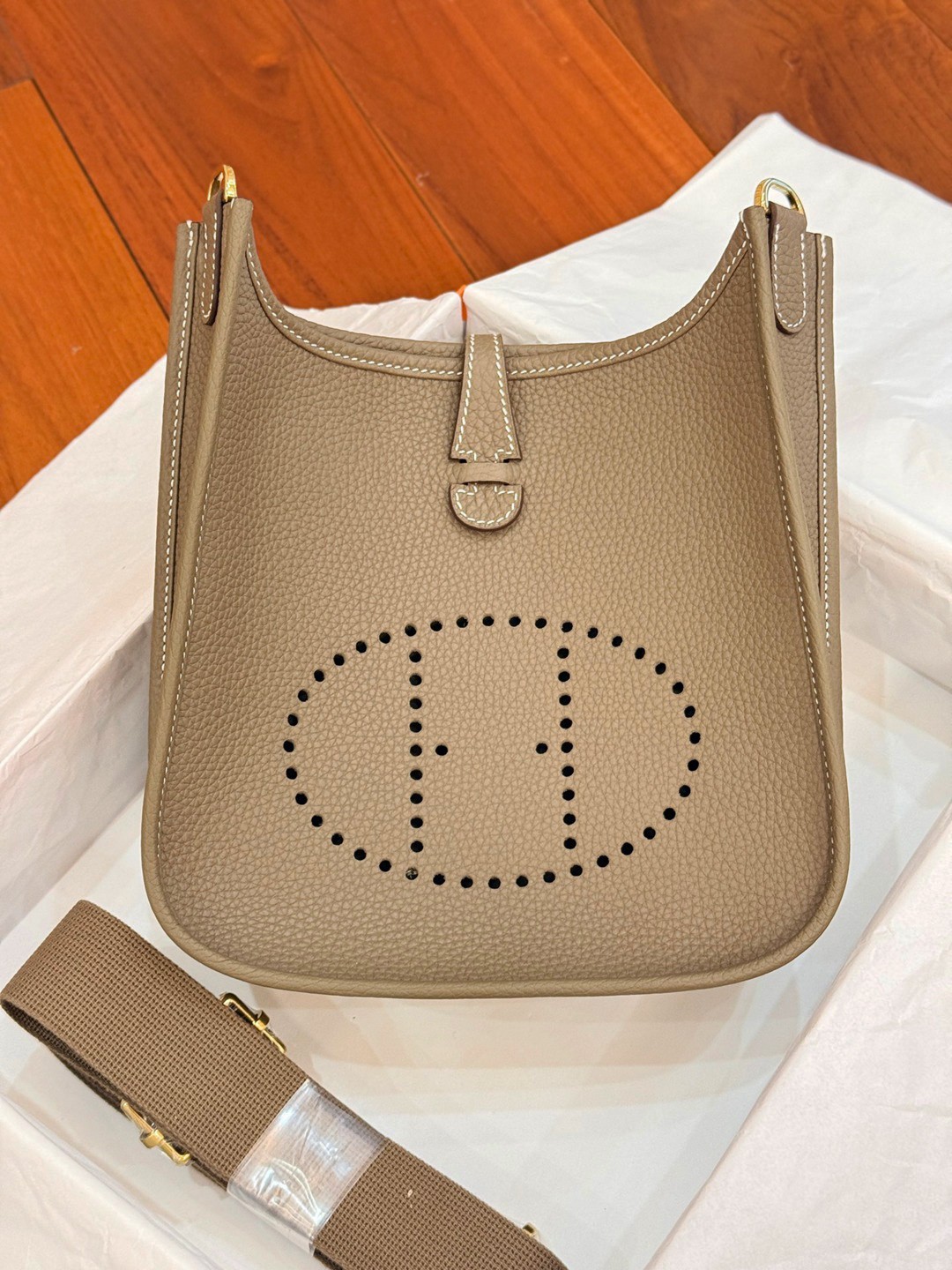 Evelyne 23 TC皮斜背包大象灰_8