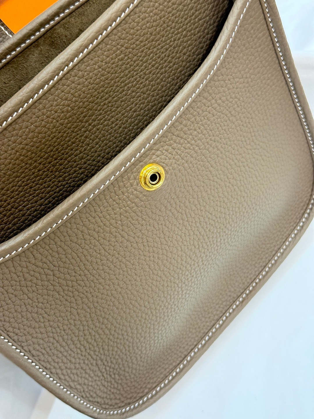 Evelyne 23 TC皮斜背包大象灰_9