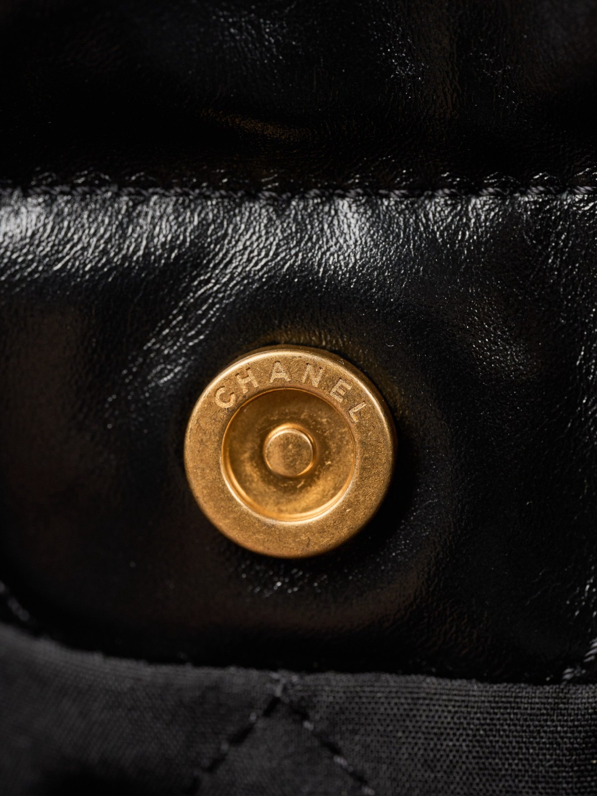 25A迷你22Bag黑金磁扣版本_9