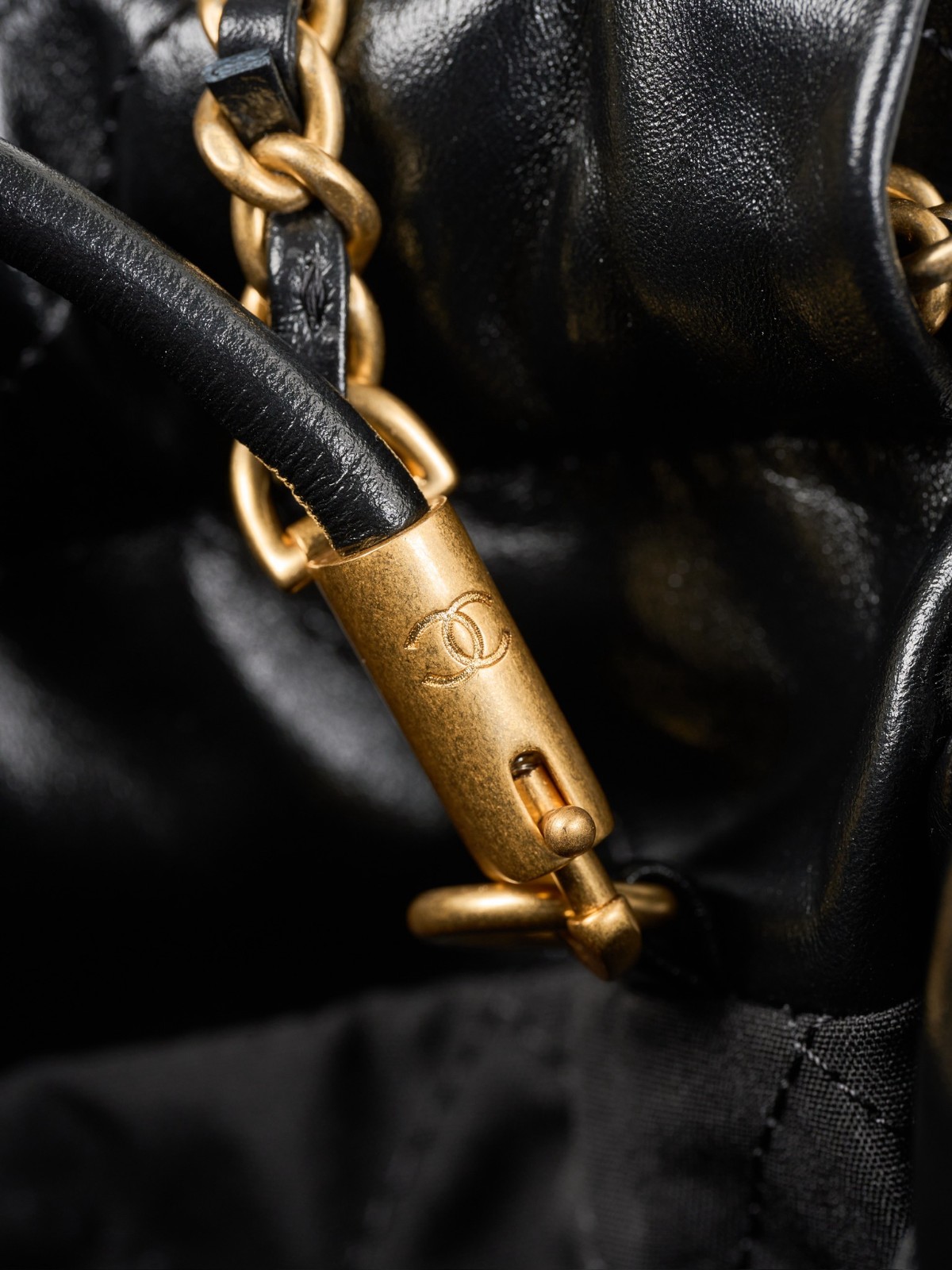 25A迷你22Bag黑金磁扣版本_8