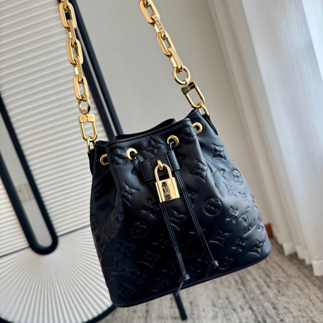 M26216 Coussin Bucket鏈帶水桶包黑_9