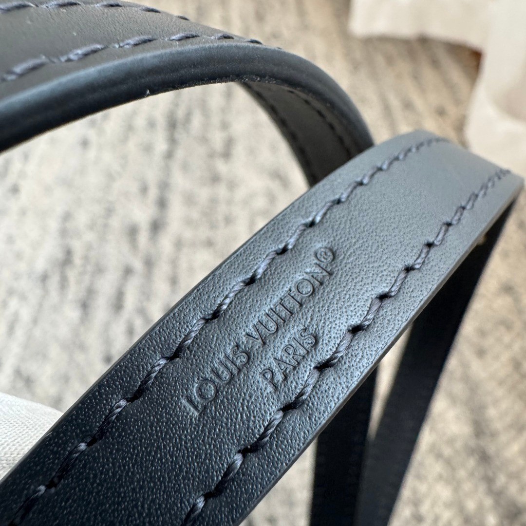 M26216 Coussin Bucket鏈帶水桶包黑_10