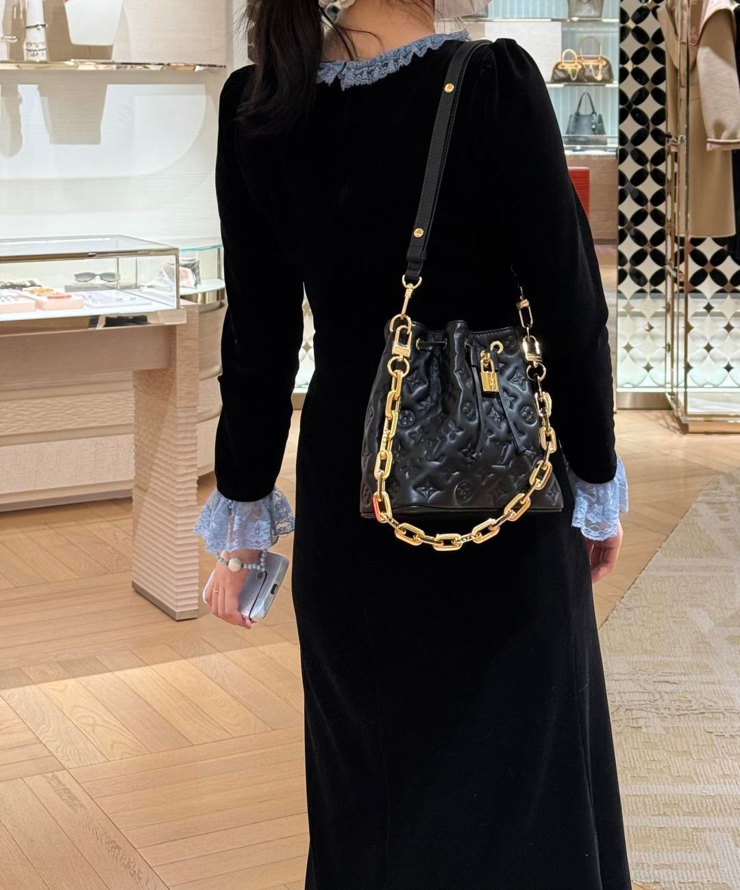 M26216 Coussin Bucket鏈帶水桶包黑_2