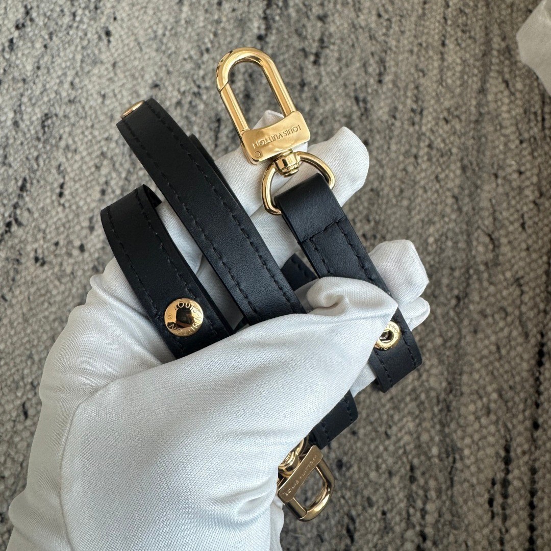 M26216 Coussin Bucket鏈帶水桶包黑_11