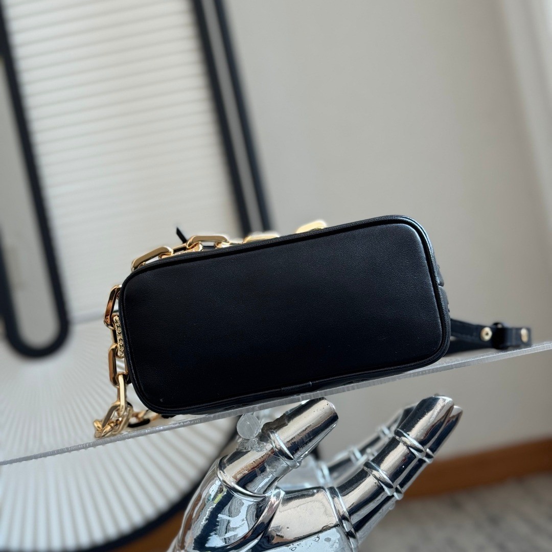 M26216 Coussin Bucket鏈帶水桶包黑_6