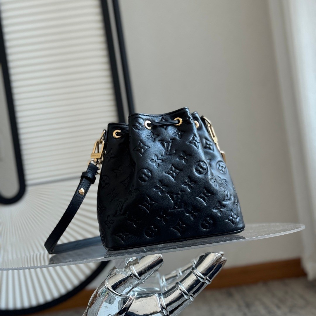 M26216 Coussin Bucket鏈帶水桶包黑_5