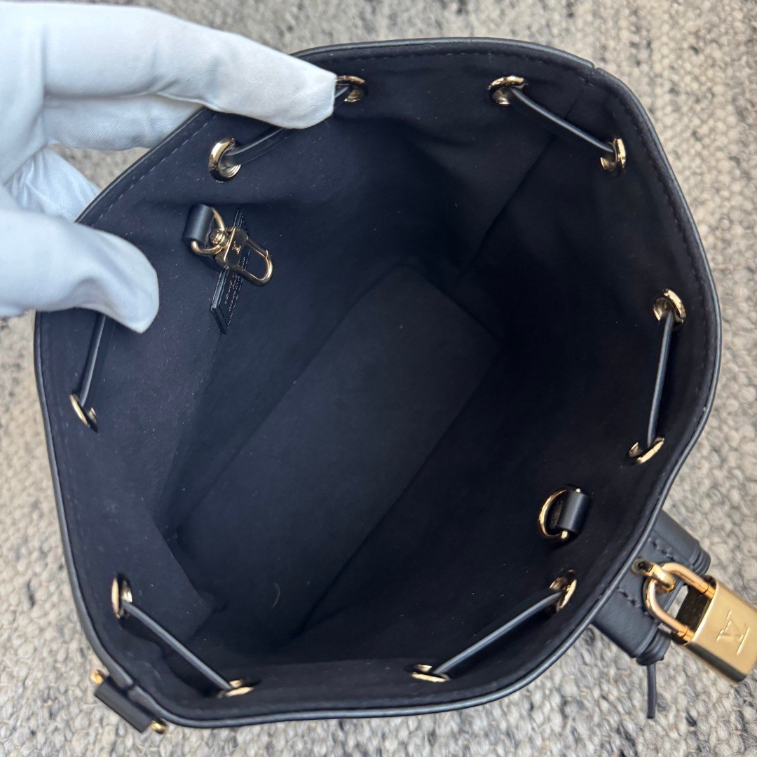 M26216 Coussin Bucket鏈帶水桶包黑_8