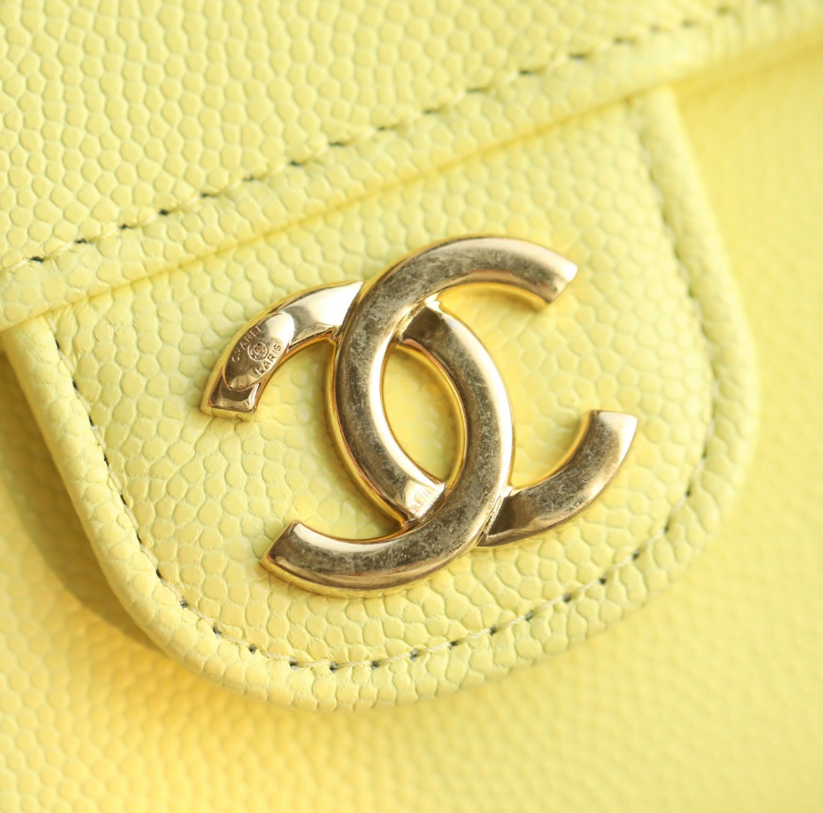 26P皮肩帶Mini手拿包小雞黃_2