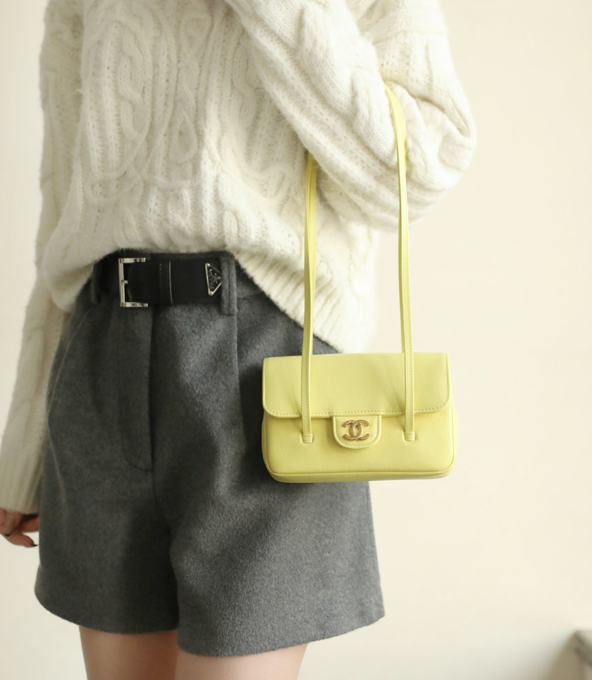 26P皮肩帶Mini手拿包小雞黃_7
