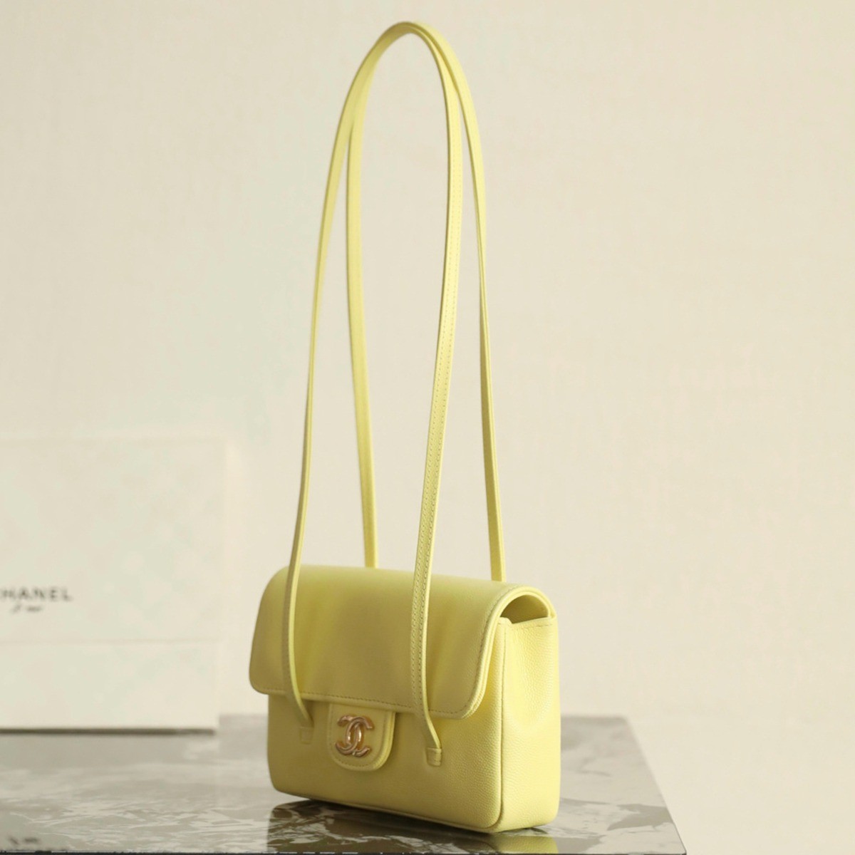 26P皮肩帶Mini手拿包小雞黃_13