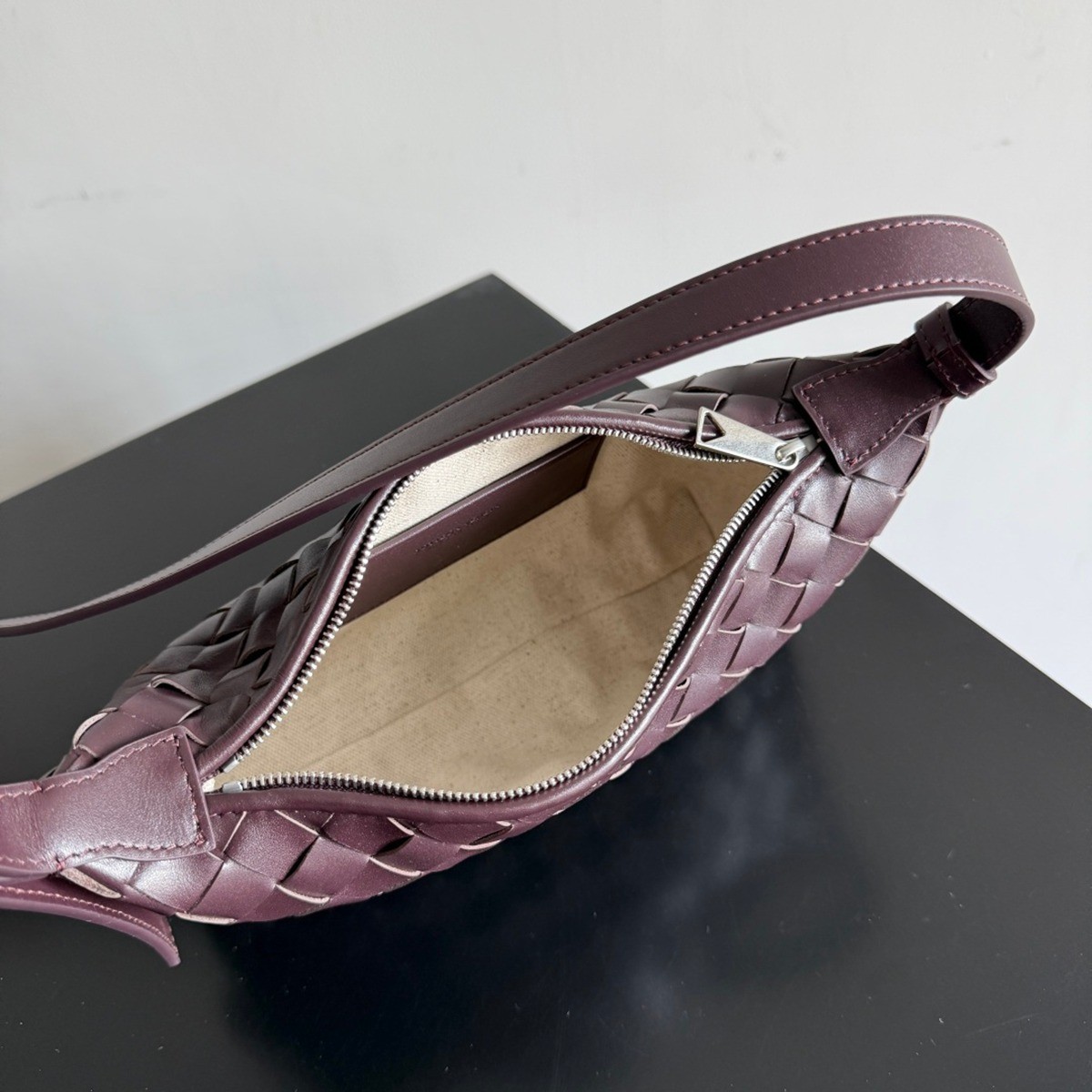 844018手機斜挎包深巴羅紅_4