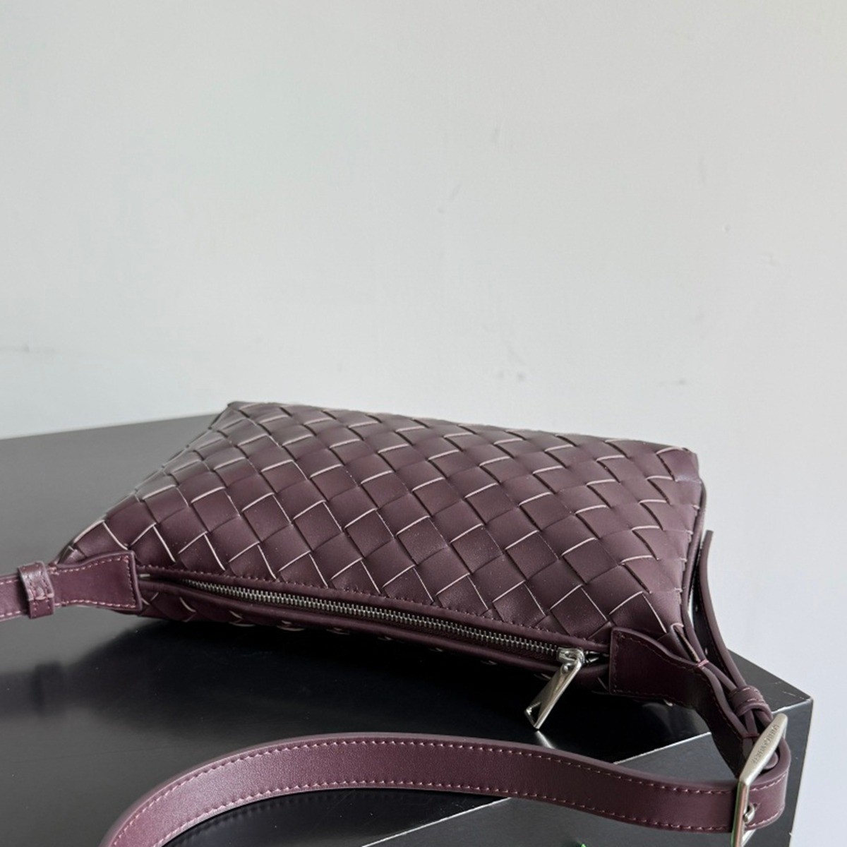 844018手機斜挎包深巴羅紅_5