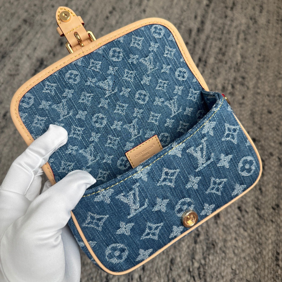 M27700 Nano Diane丹寧牛仔法棍包_12