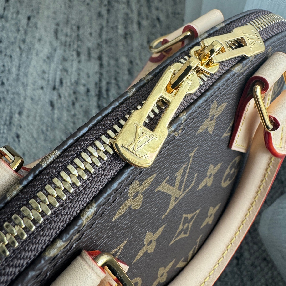 M46990 Alma BB貝殼包_19