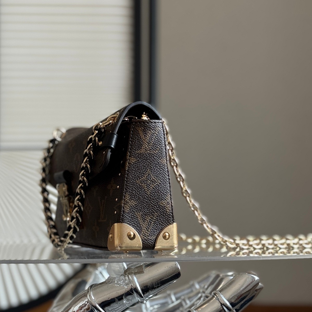 M27266 Trunkie East West鏈條郵差包_4