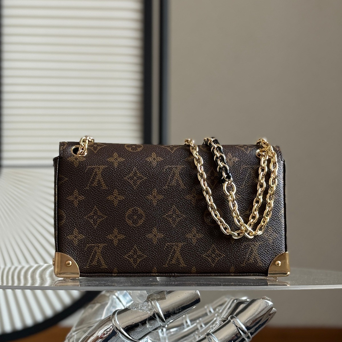 M27266 Trunkie East West鏈條郵差包_7