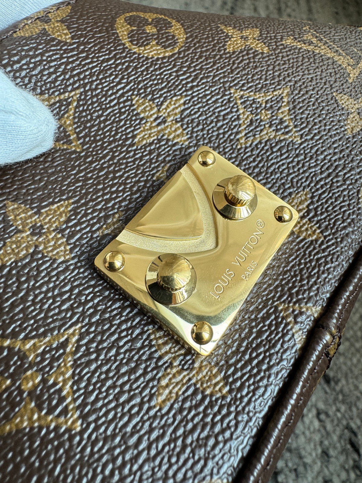 M27266 Trunkie East West鏈條郵差包_17