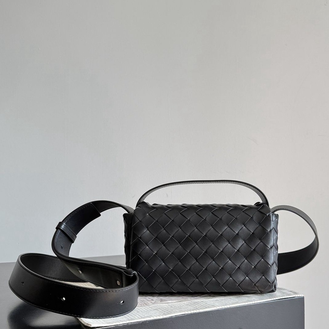 26早春新款857931 Intrecciato Mini Bag黑色_3