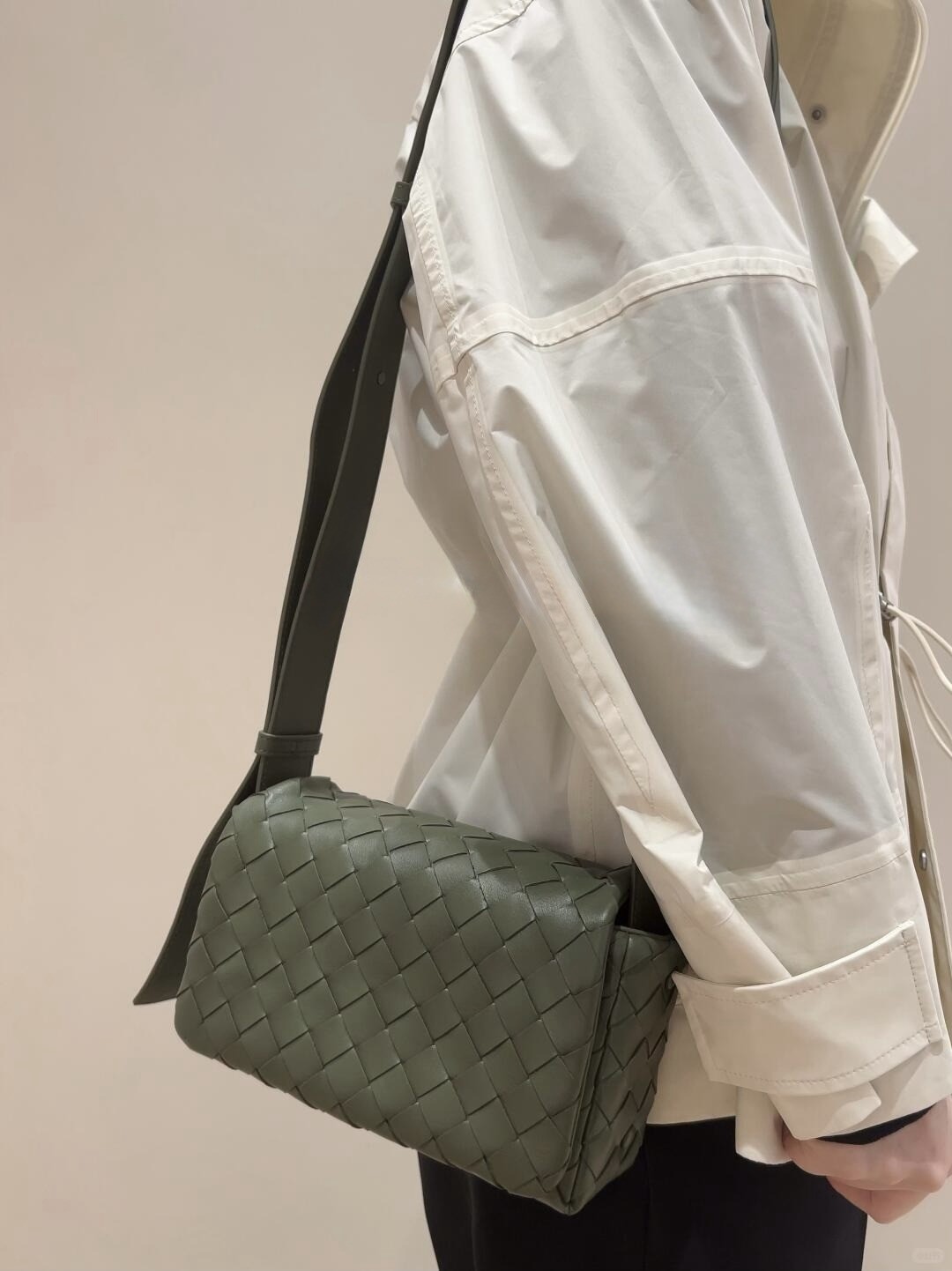 26早春新款857931 Intrecciato Mini Bag鱷魚色_3