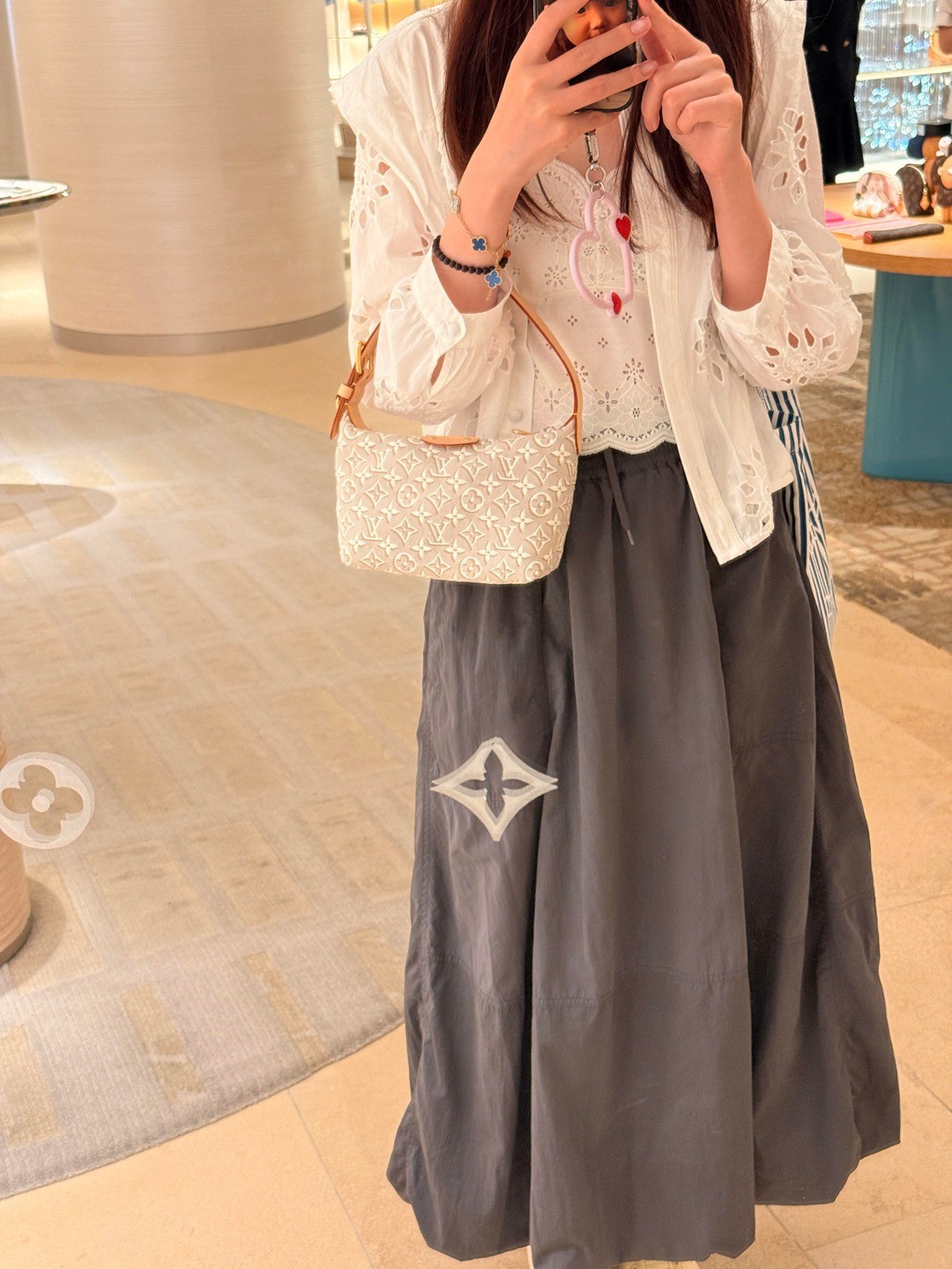 M29879 Pochette Hills刺繡飯盒包_2