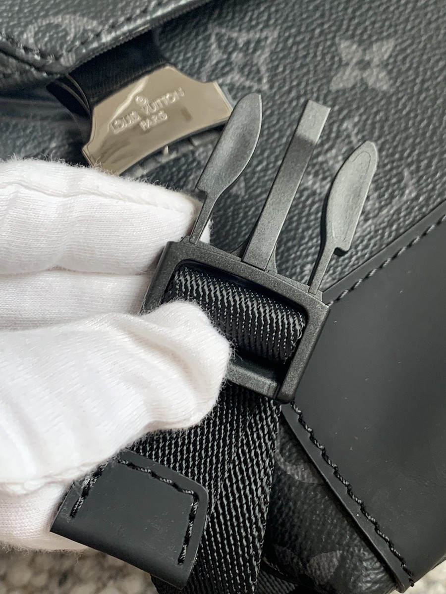 M40511 Messenger PM Voyager 小號黑花郵差包_12