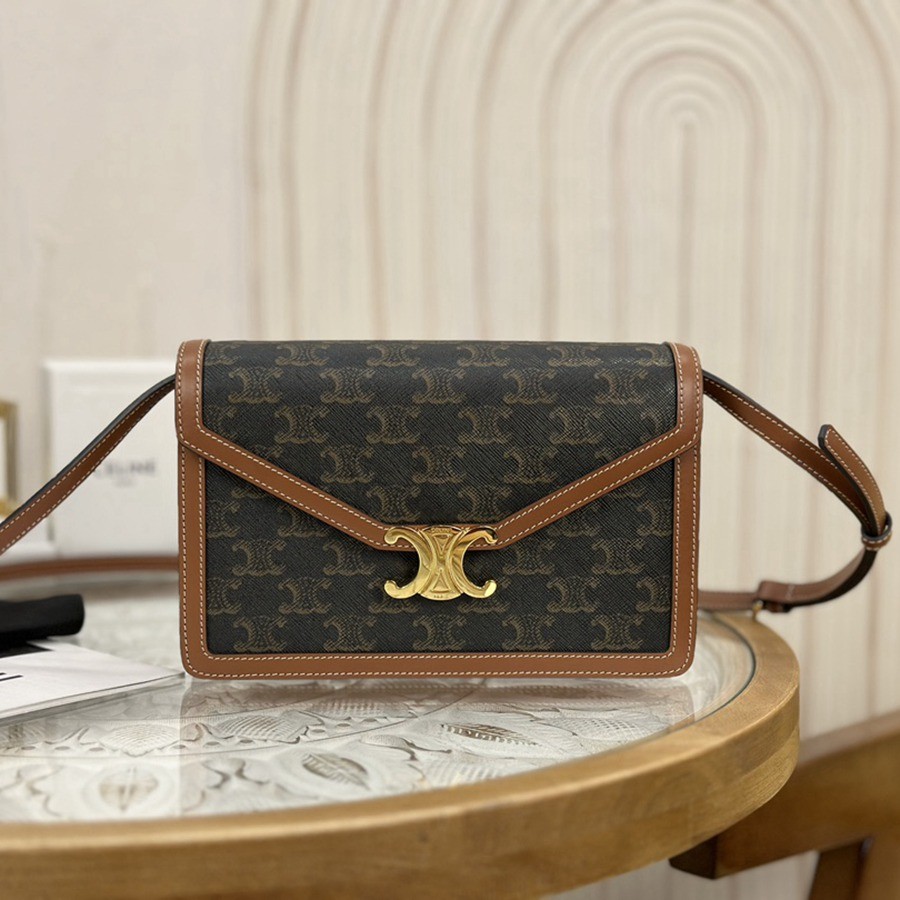 Celine enveloppe triomphe牛皮革信封包_1