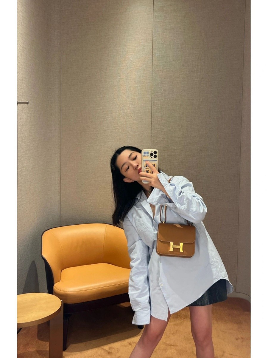 H Constance 19金棕金扣_25