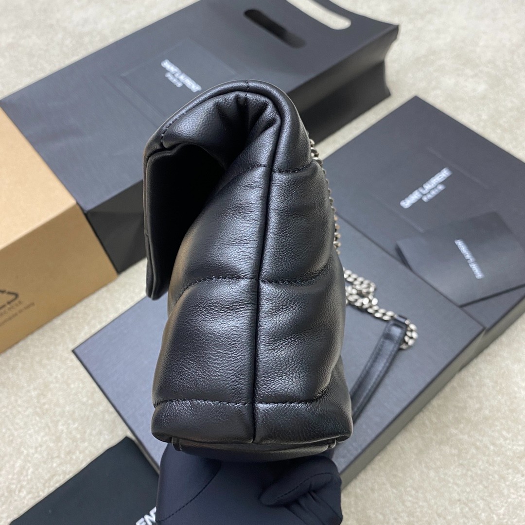 Loulou Puffer 迷你鏈條包羊皮 黑銀_3