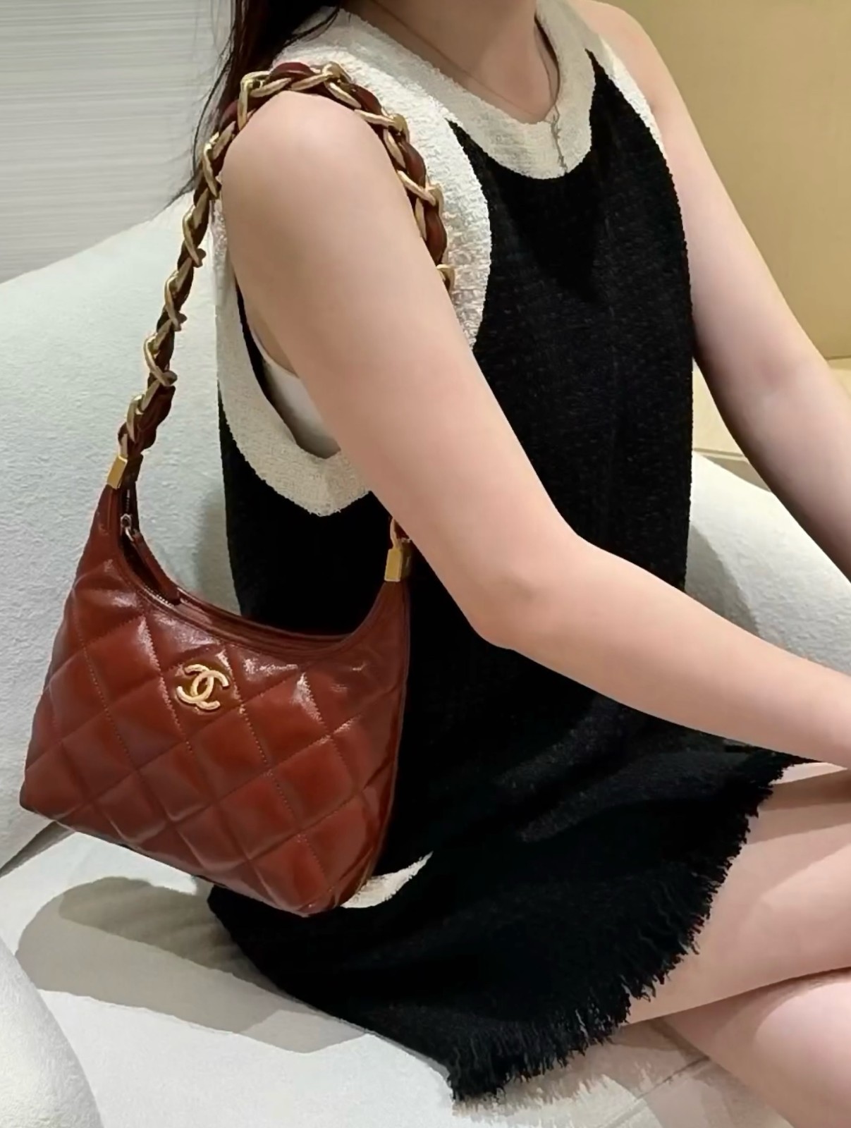 24A亮羊皮腋下包焦糖色 小號_7