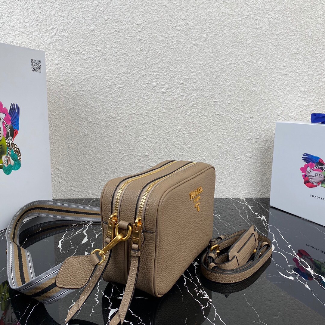 Prada 牛皮斜背包_3