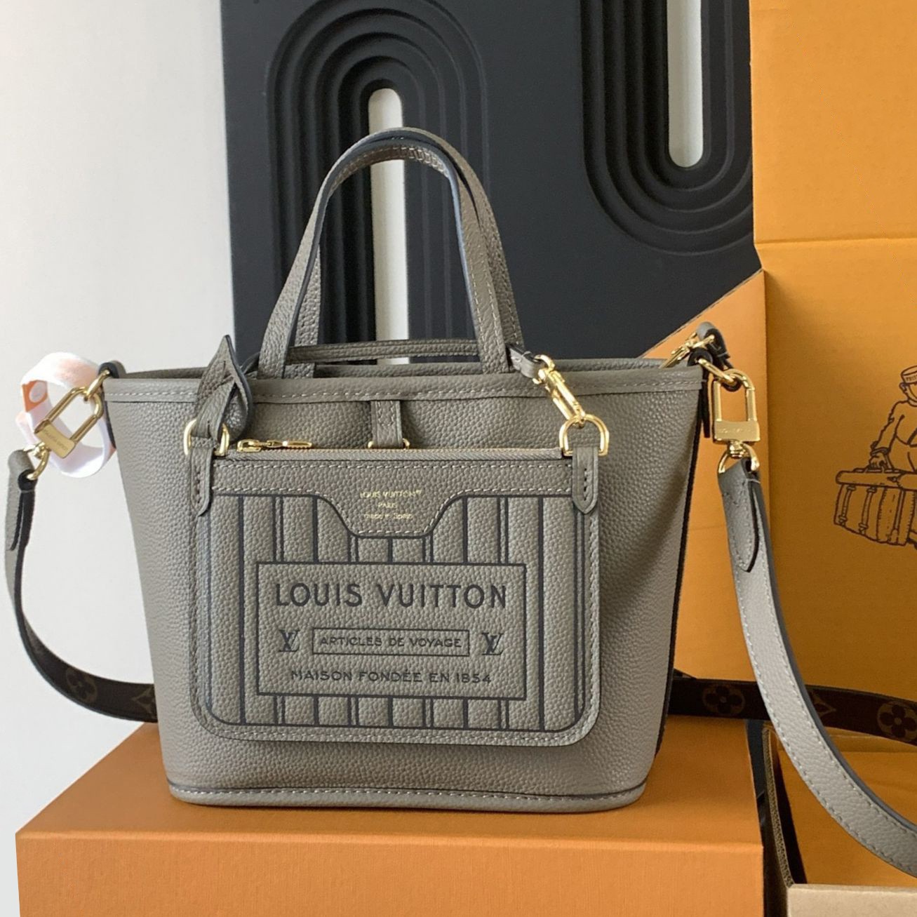 M12109 Neverfull Bandoulière Inside Out BB_1
