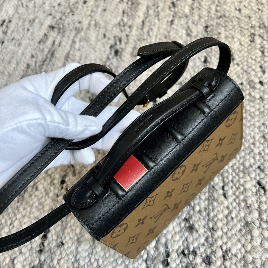 Book Chain Wallet 手袋 M81830_7