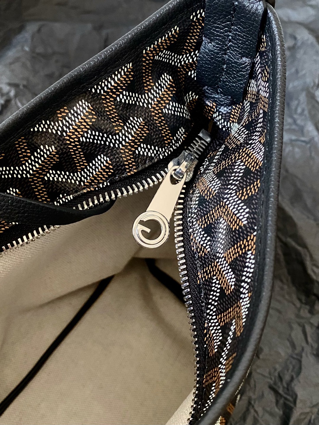 Hobo Mini拉鏈托特黑色_5