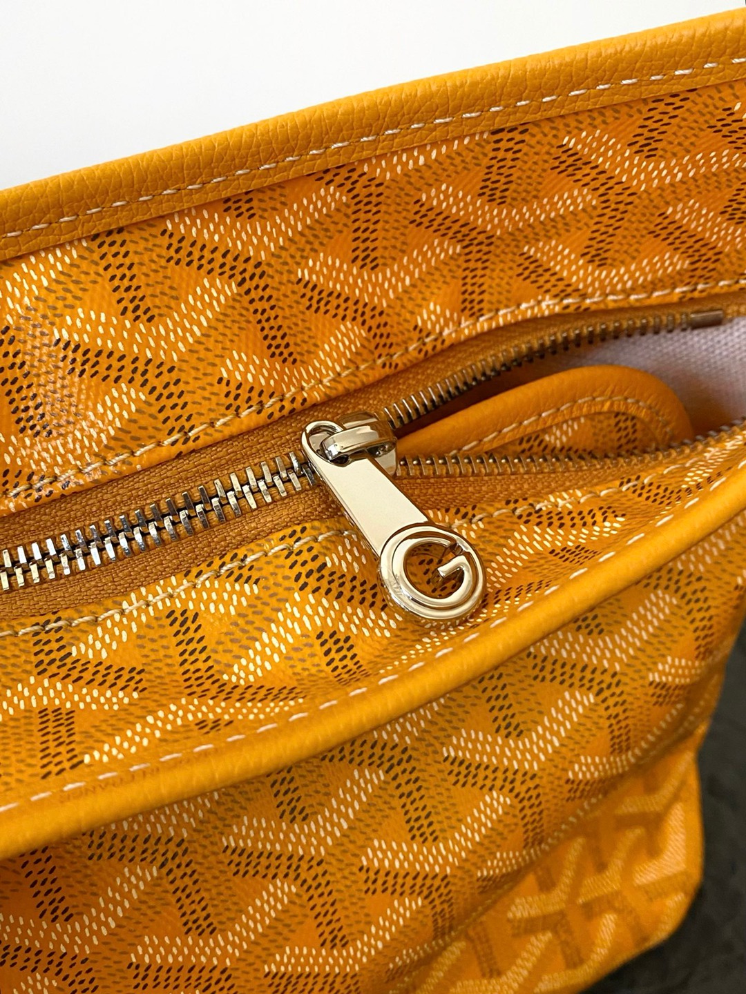 Hobo Mini拉鏈托特黃色_9