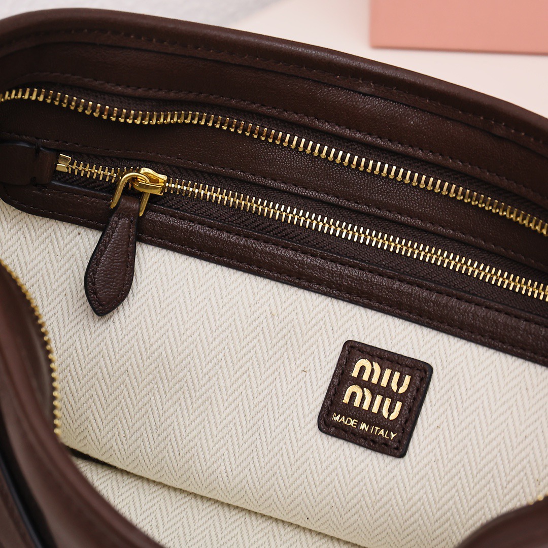 25羊皮腋下包石楠木_9