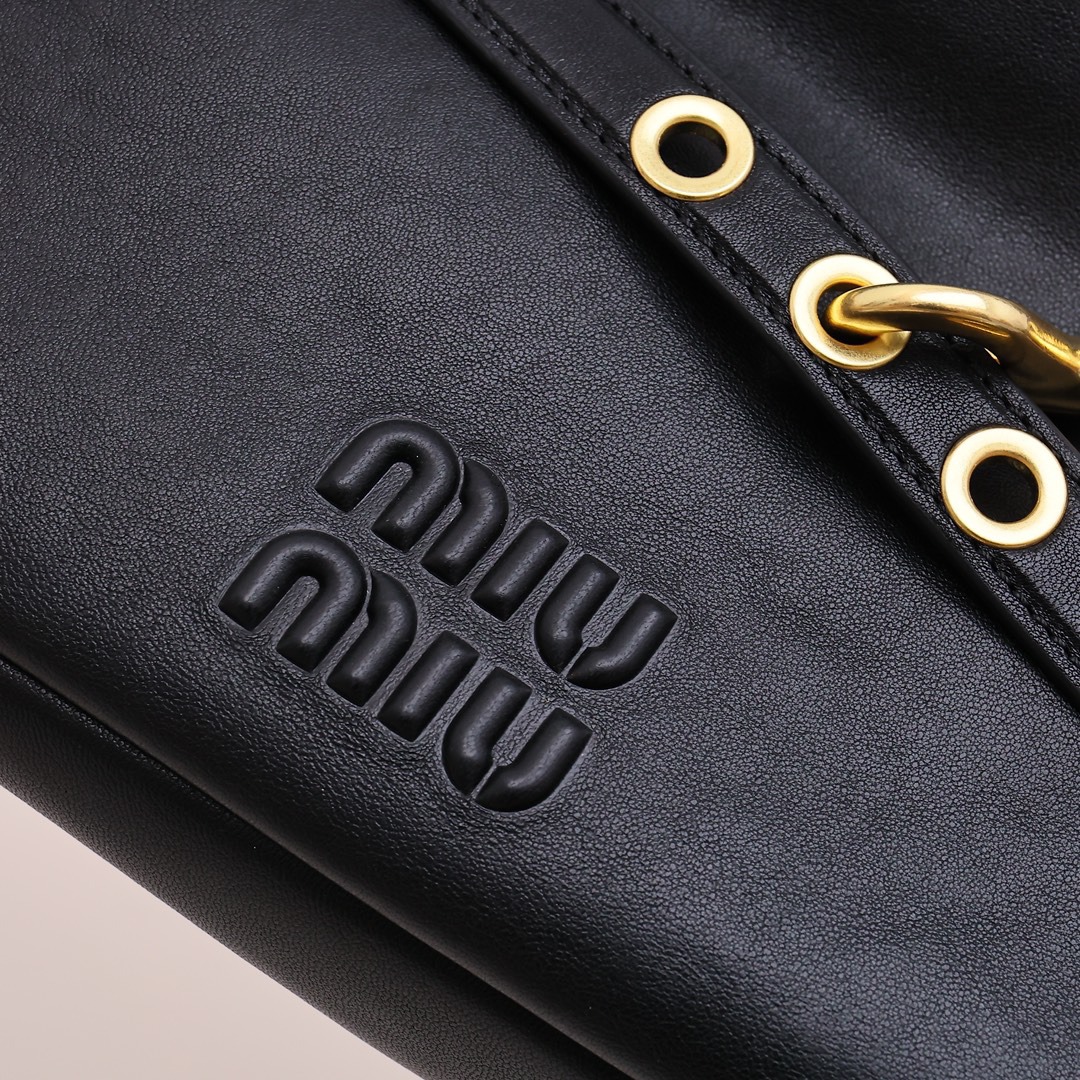 25羊皮腋下包黑色_5