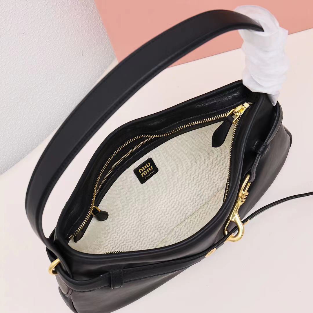 25羊皮腋下包黑色_8