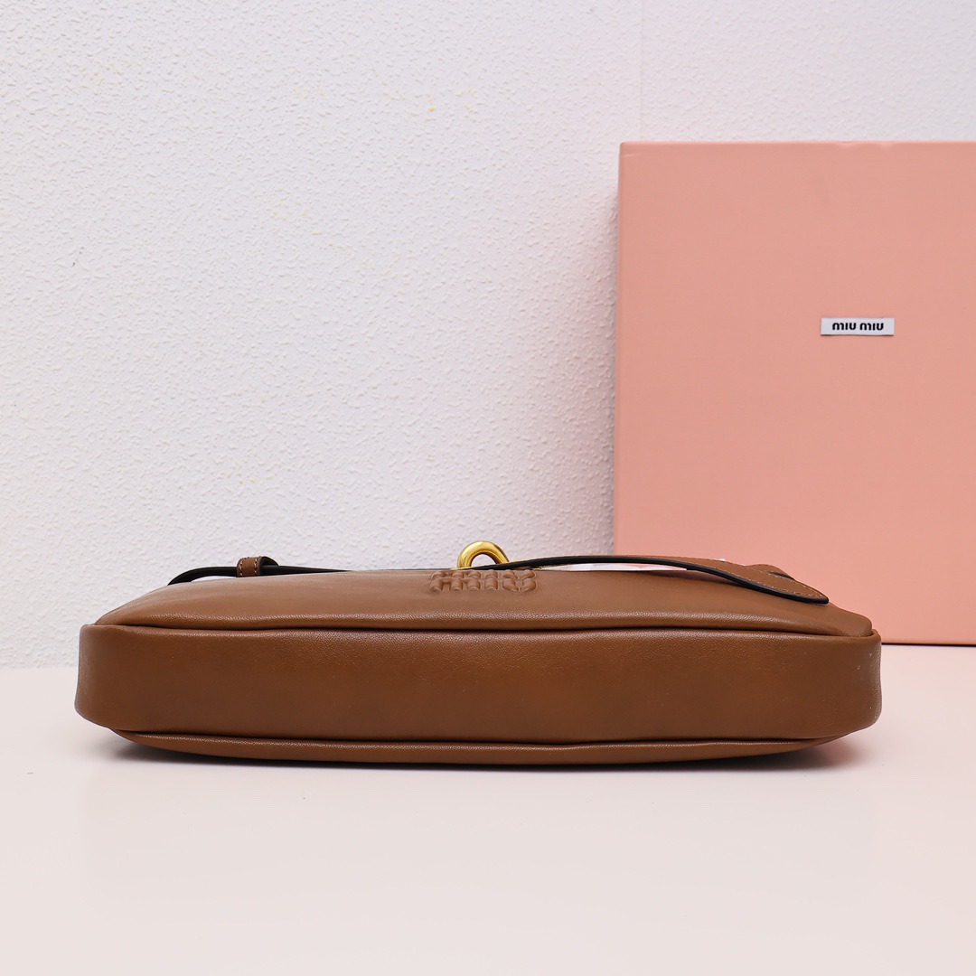 25羊皮腋下包棕色_4