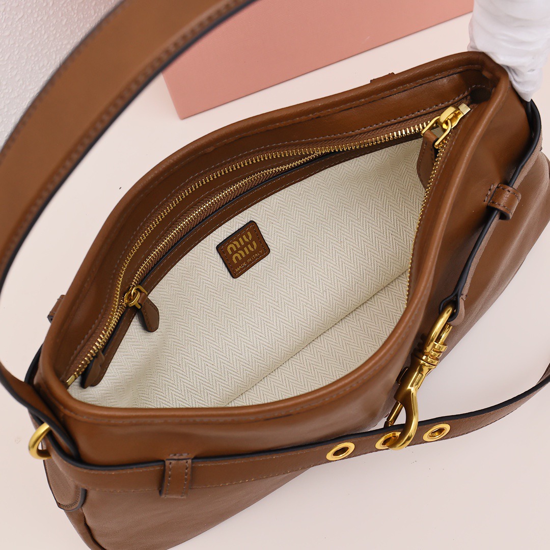 25羊皮腋下包棕色_8